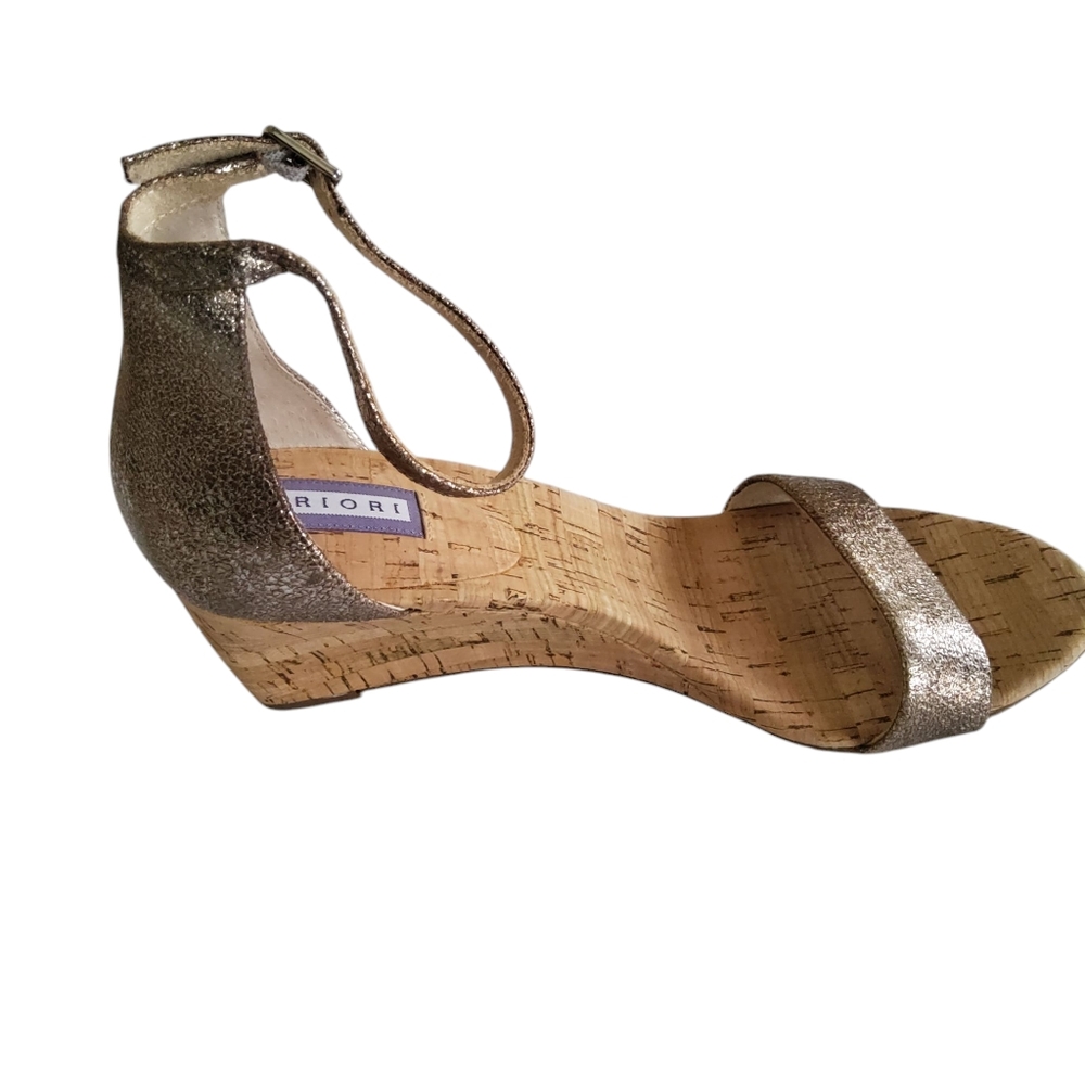 New PRIORI Tan Wedge Sandals Size 10